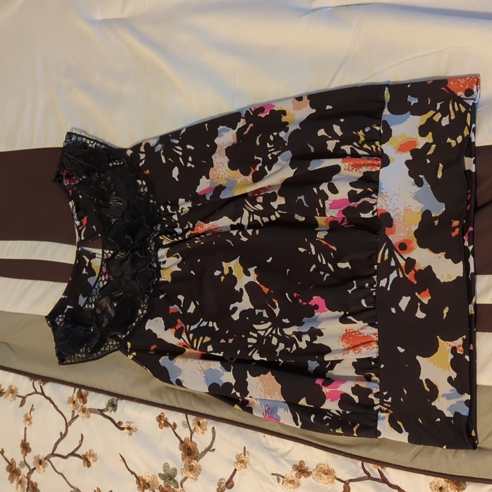 2/$10 Lily White lace accent tank top